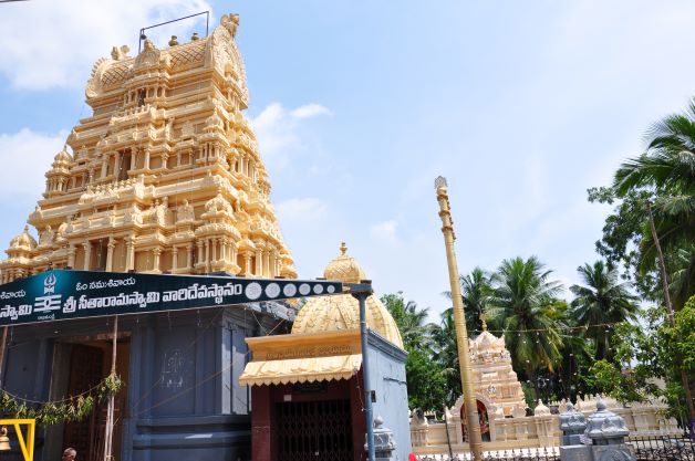 Kotilingeswara Temple is one of top historical places in rajahmundry